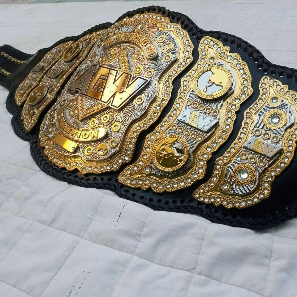 AEW World Heavyweight Championship replica belt, photo 4