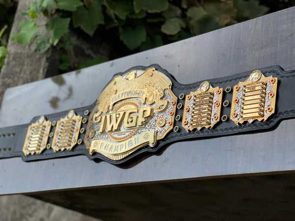 IWGP HEAVYWEIGHT CHAMPION BELT