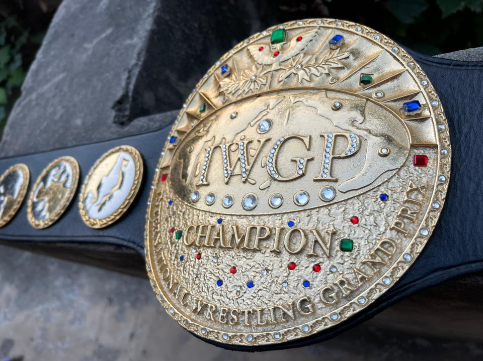 IWGP Heavyweight Championship (Round Plate Design) replica belt, centre plate and side plates, photo 3