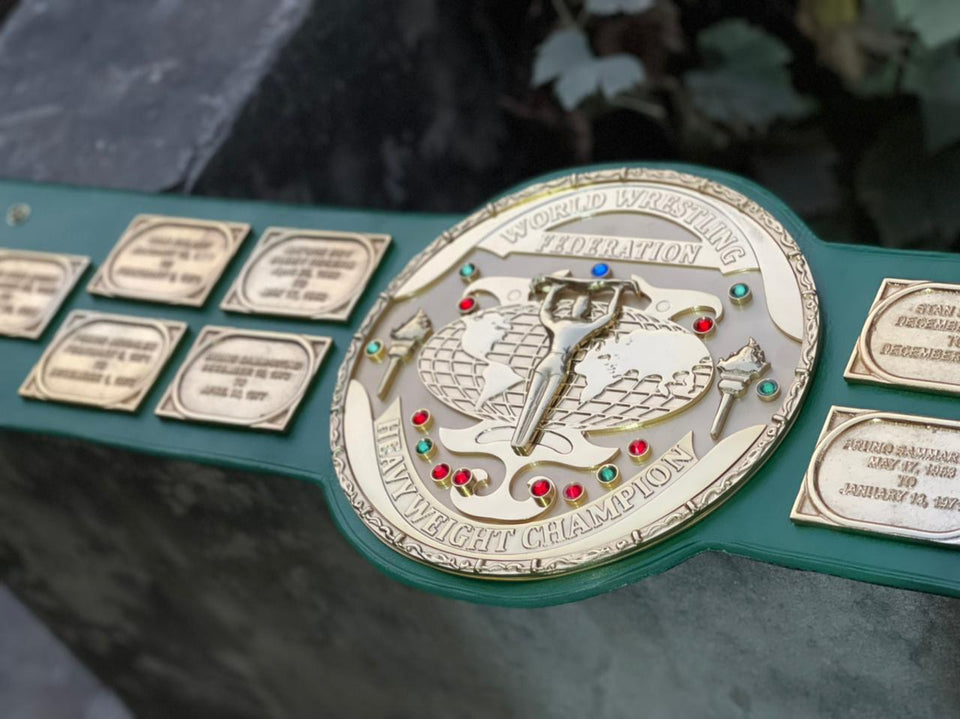 WWF Big Green Heavyweight Championship replica belt, centre plate and name plates, photo 10