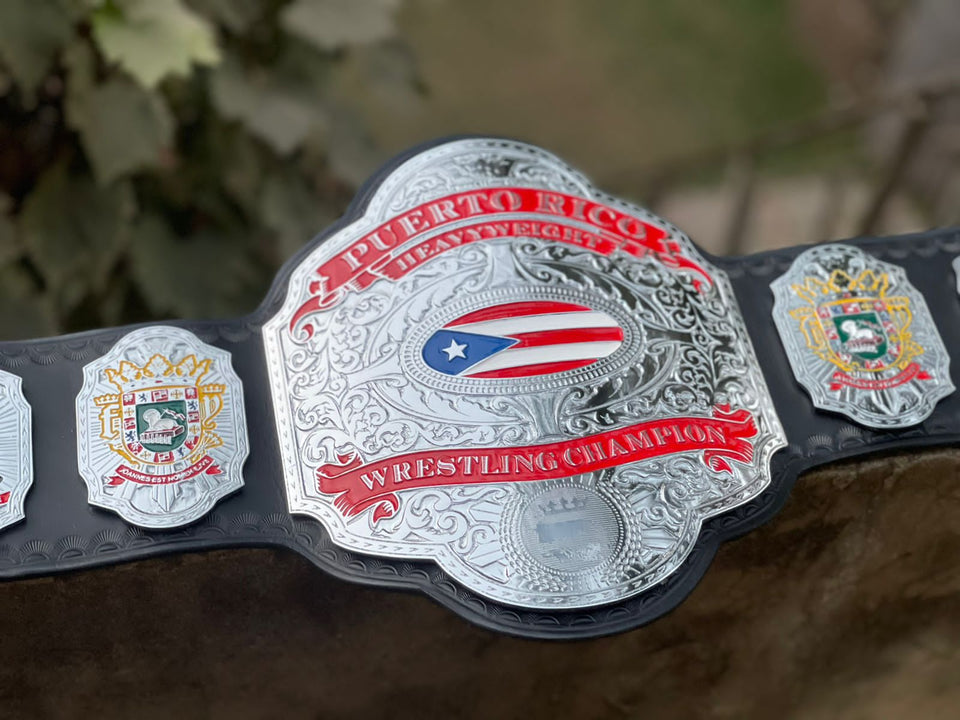 WWC Puerto Rico Heavyweight Championship replica belt, centre plate close-up