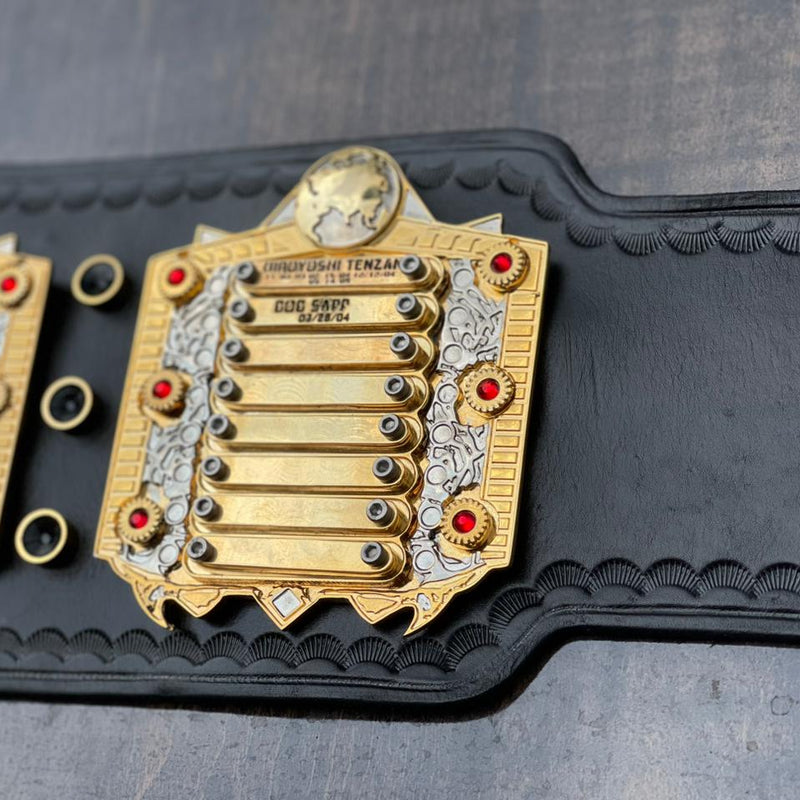 IWGP HEAVYWEIGHT CHAMPION BELT