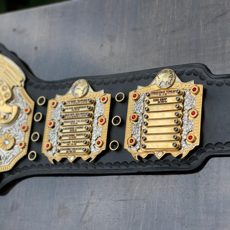 IWGP HEAVYWEIGHT CHAMPION BELT
